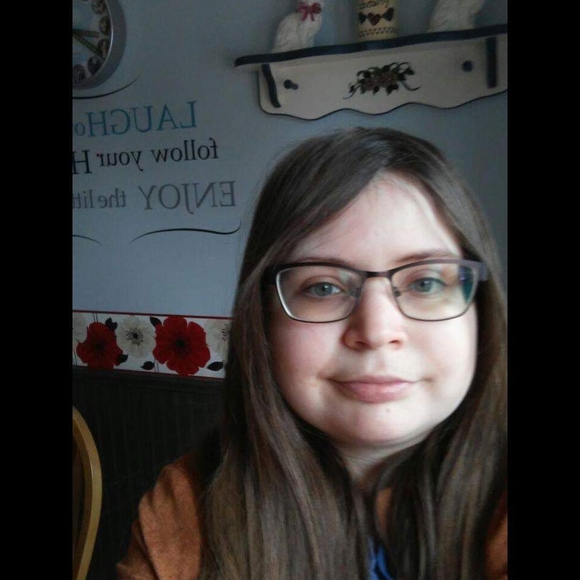 Meet your Posher, Hayley - Picture 1 of 1